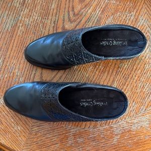 Walking Cradles Black Cutout Mules Sz 7